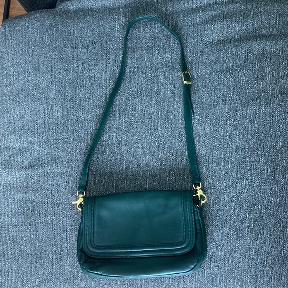 Tignanello emerald green genuine leather purse. - Picture 3 of 9